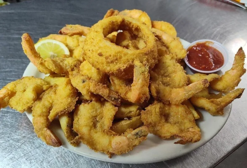 Fried gulf shrimp with onion rings at Blackbeards' Restaurant